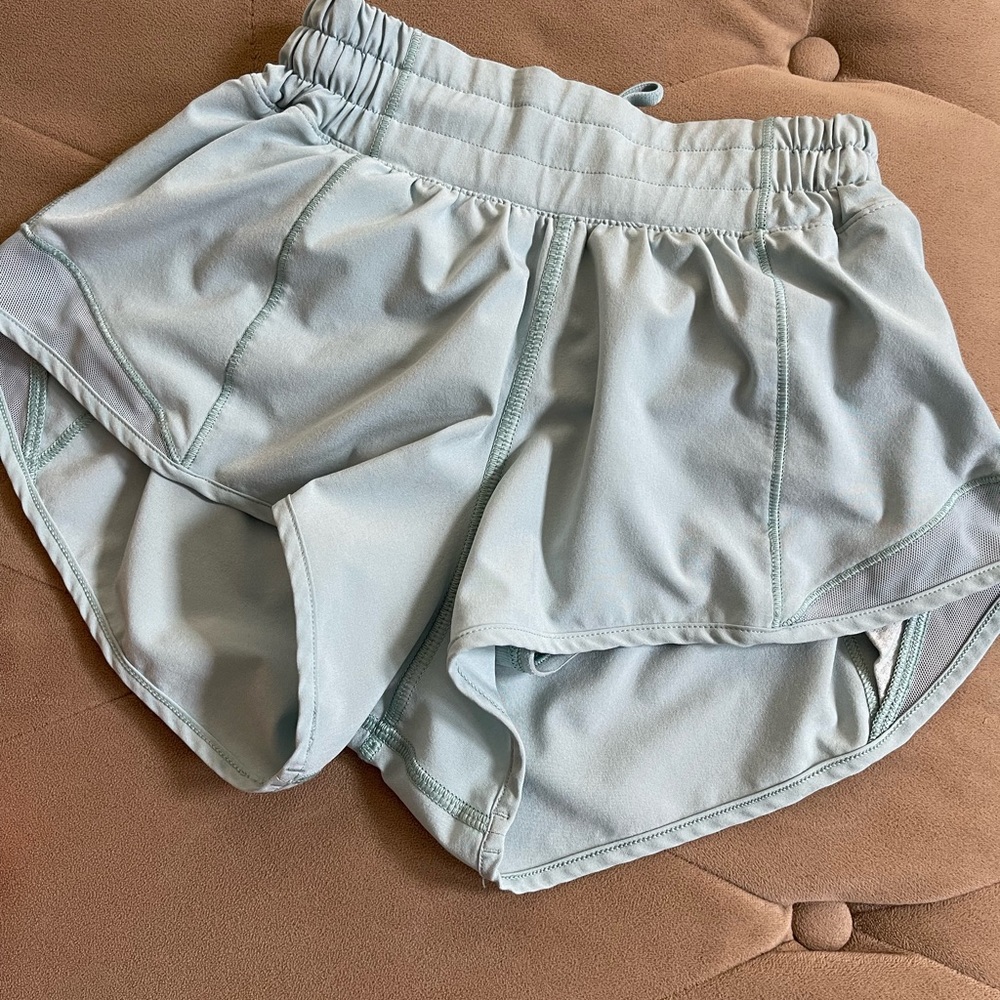 Lululemon Hotty Hot Low-Rise Lined Short 2.5” size 0 mint green